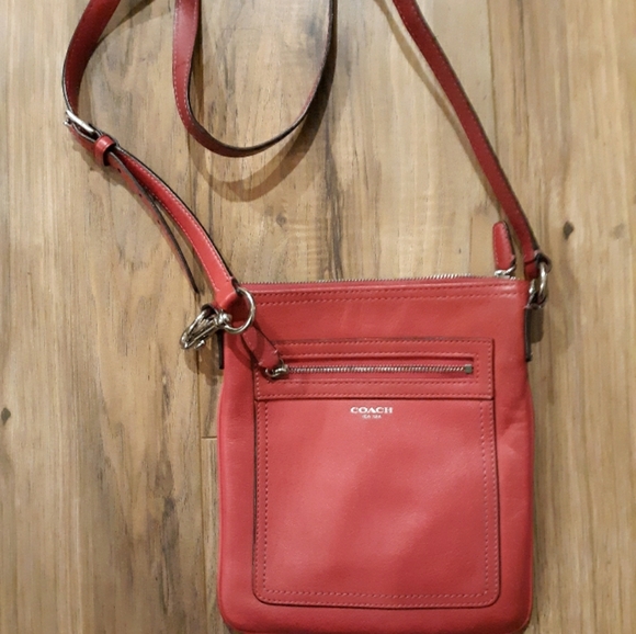 Coach Hot Pink Leather Crossbody Bag. - Picture 2 of 8